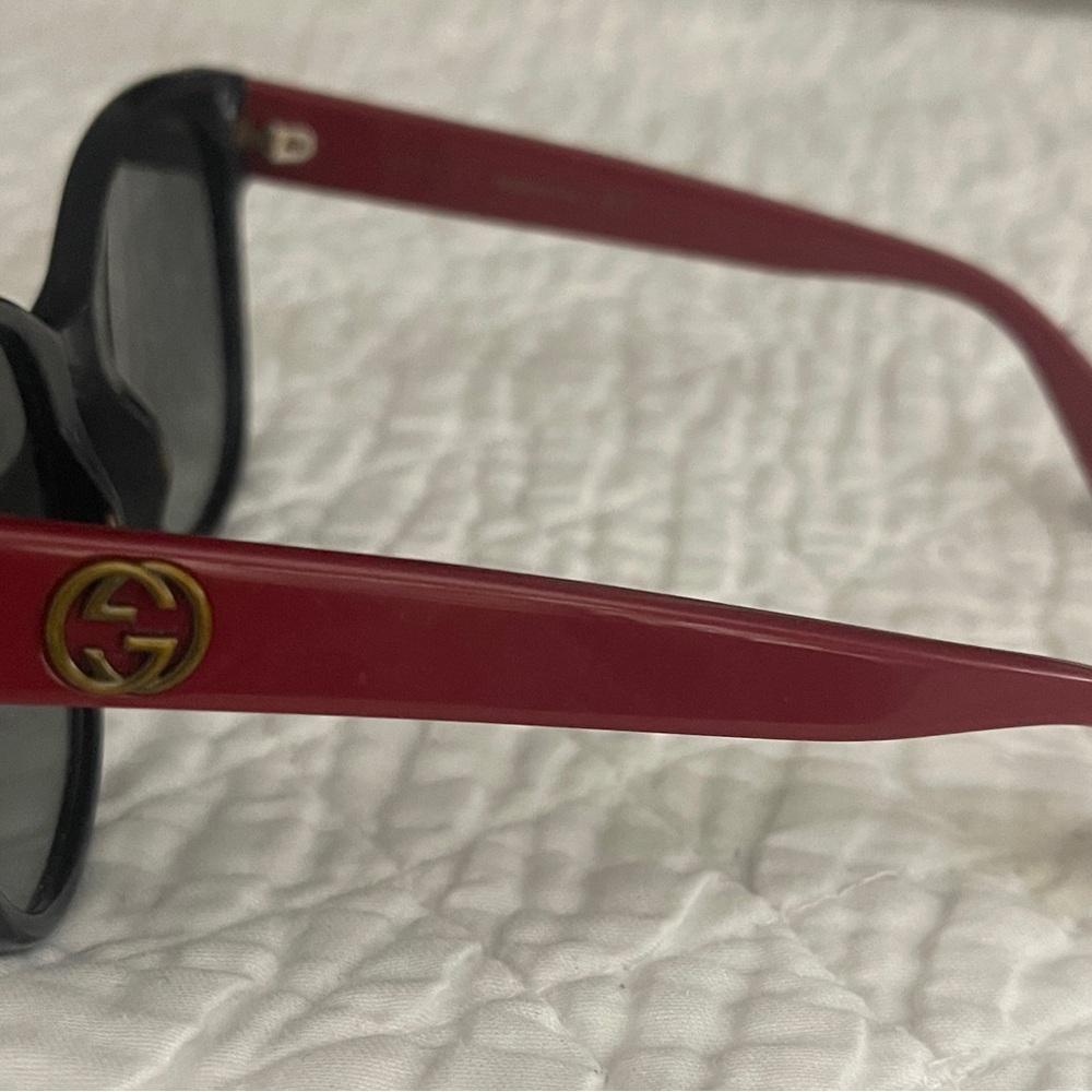 Gucci Cateye sunglasses GG0097S women.